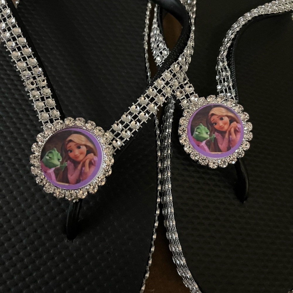 Tangled flip flops